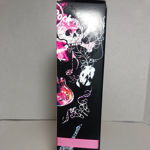 RARE Hard Rock Café Barbie with Exclusive Pin - Picture 4 of 6